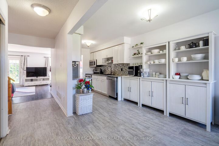 Property Photo:  234 Lech Walesa Drive  ON L5B 3H3 