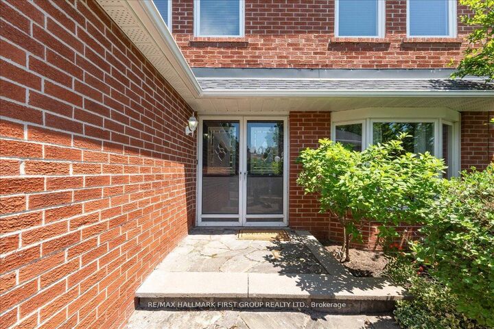 Property Photo:  35 Rotherglen Road S  ON L1S 5K8 