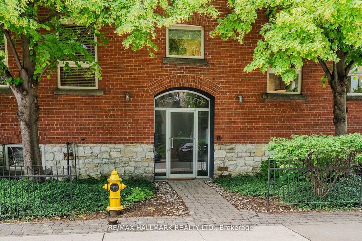 Property Photo:  8 Bartlett Avenue 2  ON M6H 3E6 