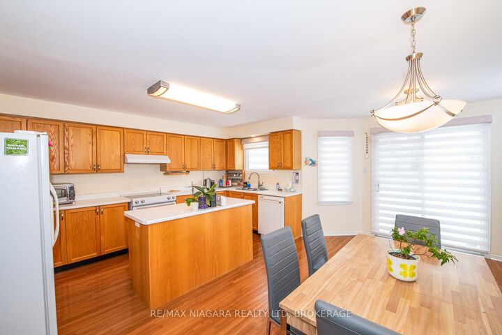Property Photo: 120 Janesville Road ON L4J 7A2