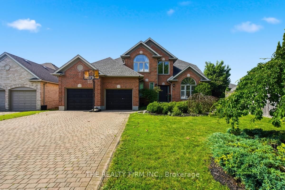 Property Photo:  16 Fitzwilliam Boulevard  ON N6H 5H9 