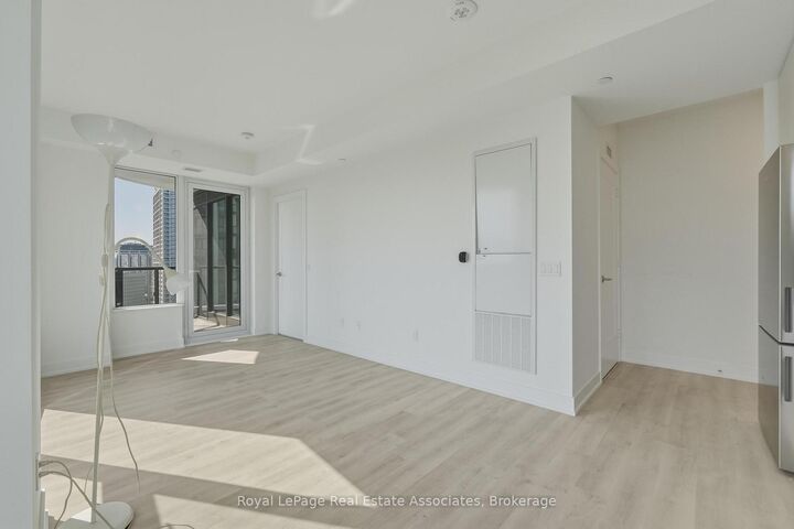 Property Photo:  25 Cordova Avenue 1804  ON M9A 0E5 