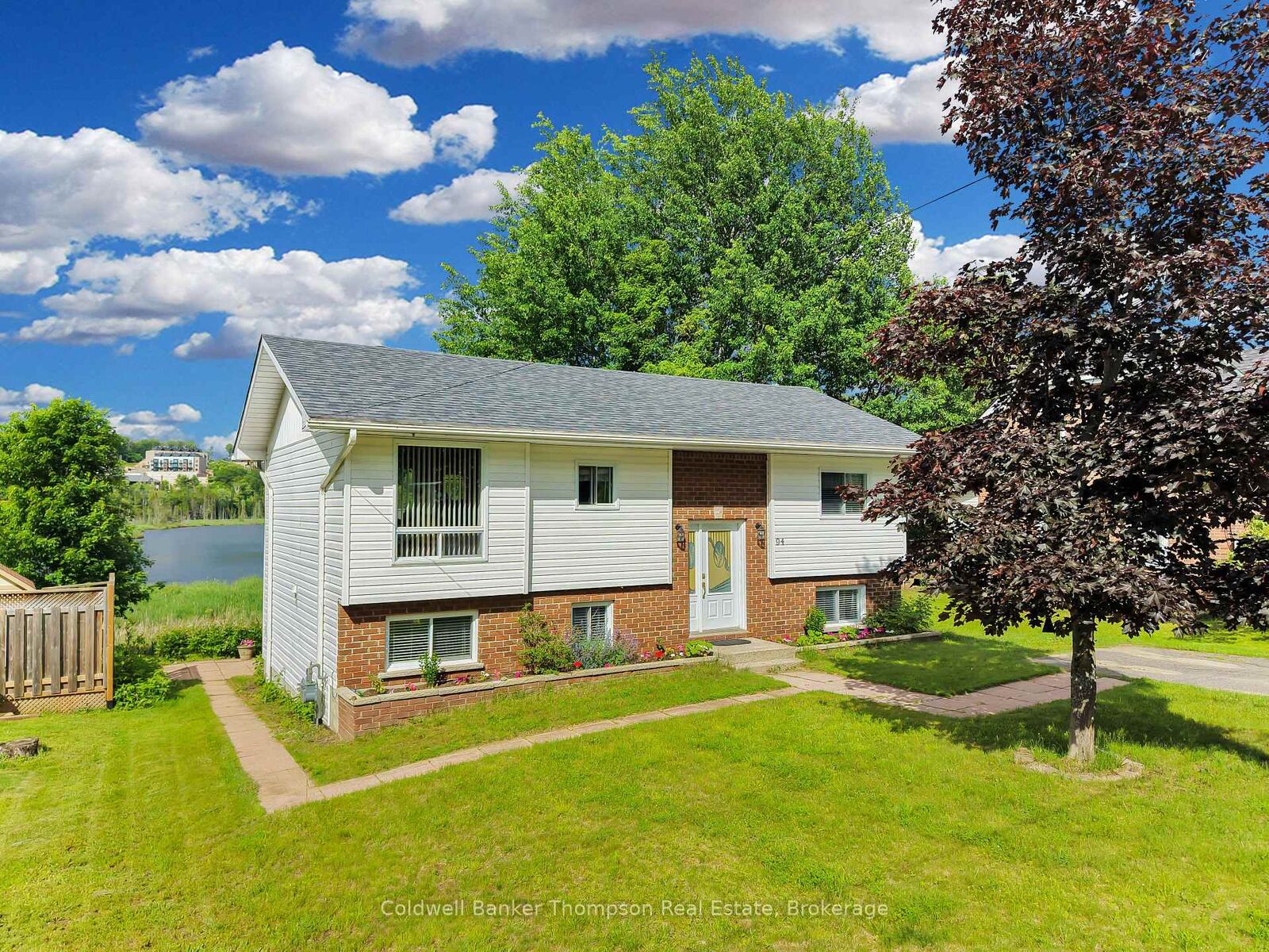 Photo de la propriété:  94 Brunel Road  ON P1H 1R1 