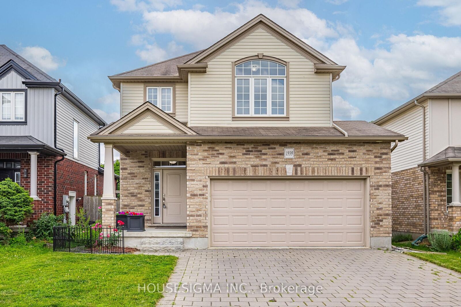 Property Photo: 1939 Jubilee Drive ON N6G 0H6