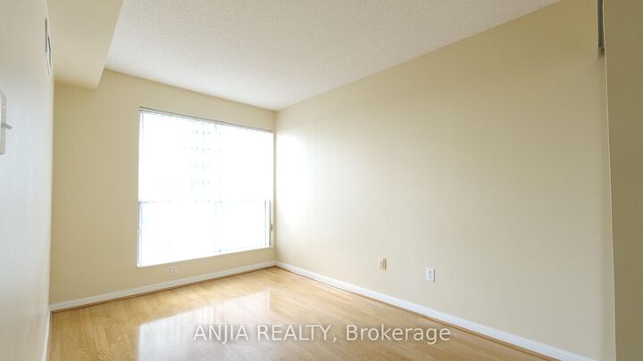 Property Photo:  23 Lorraine Drive 611  ON M2N 2E3 