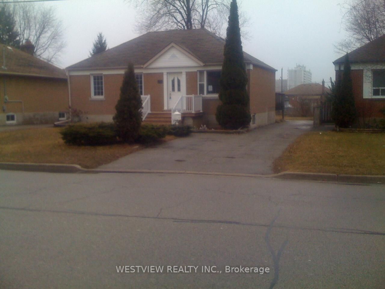 Property Photo:  570 Atwater Avenue  ON L5G 2A6 
