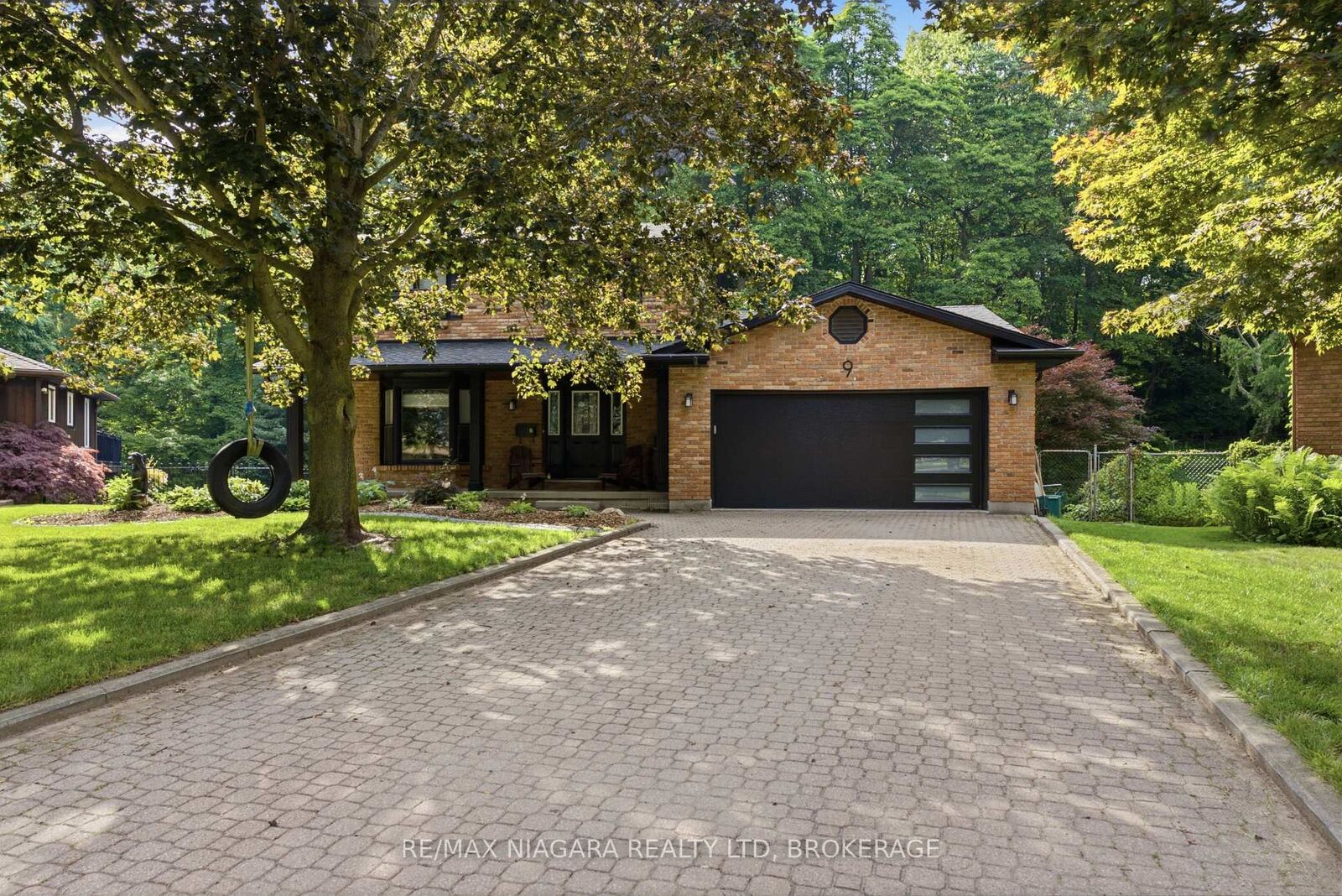 Property Photo:  9 Beechnut Court  ON L0S 1E2 