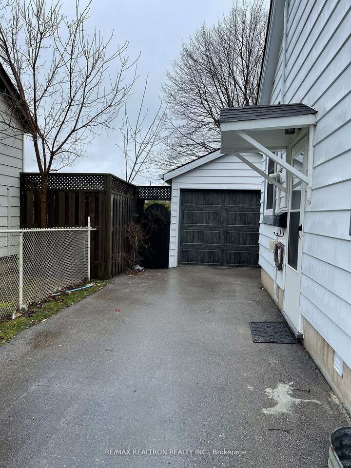 Property Photo: 22 Royal Road ON L4G 1A8