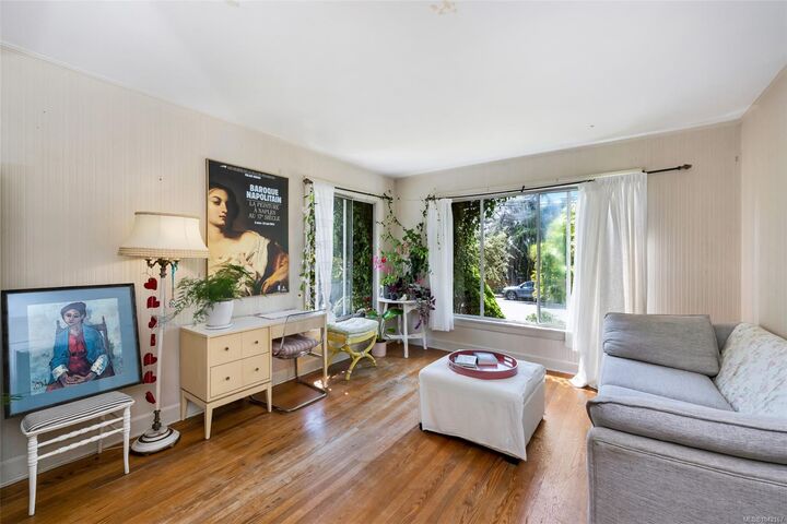 Property Photo:  367 Foul Bay Rd  BC V8S 4G6 