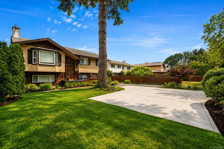 Property Photo: 4379 Shelbourne St BC V8N 3G4