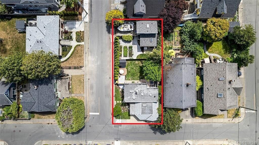 Property Photo: 1779 Lillian Rd BC V8S 1L3