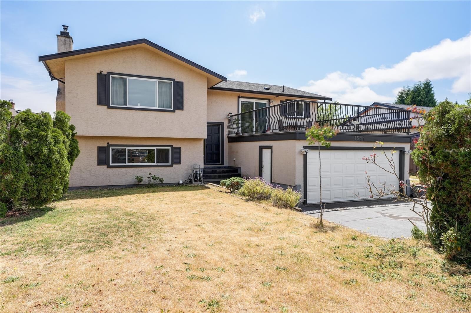 Property Photo:  1521 San Juan Ave  BC V8N 2L4 
