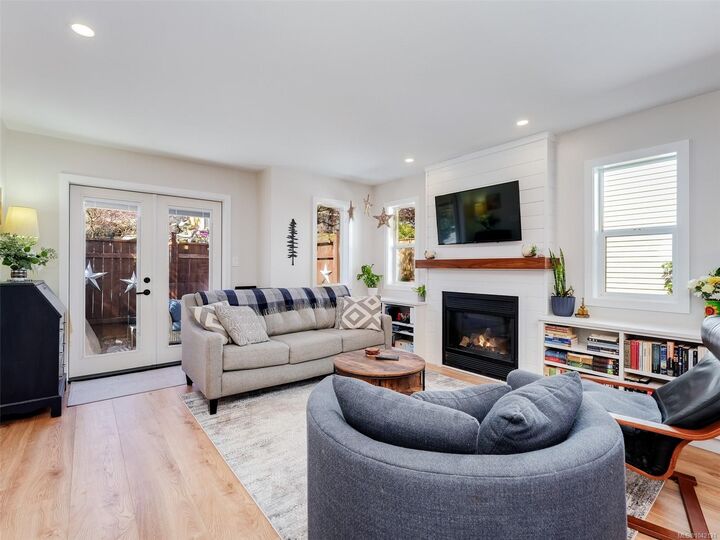 Property Photo:  515 Selwyn Falls Dr  BC V9B 6P3 