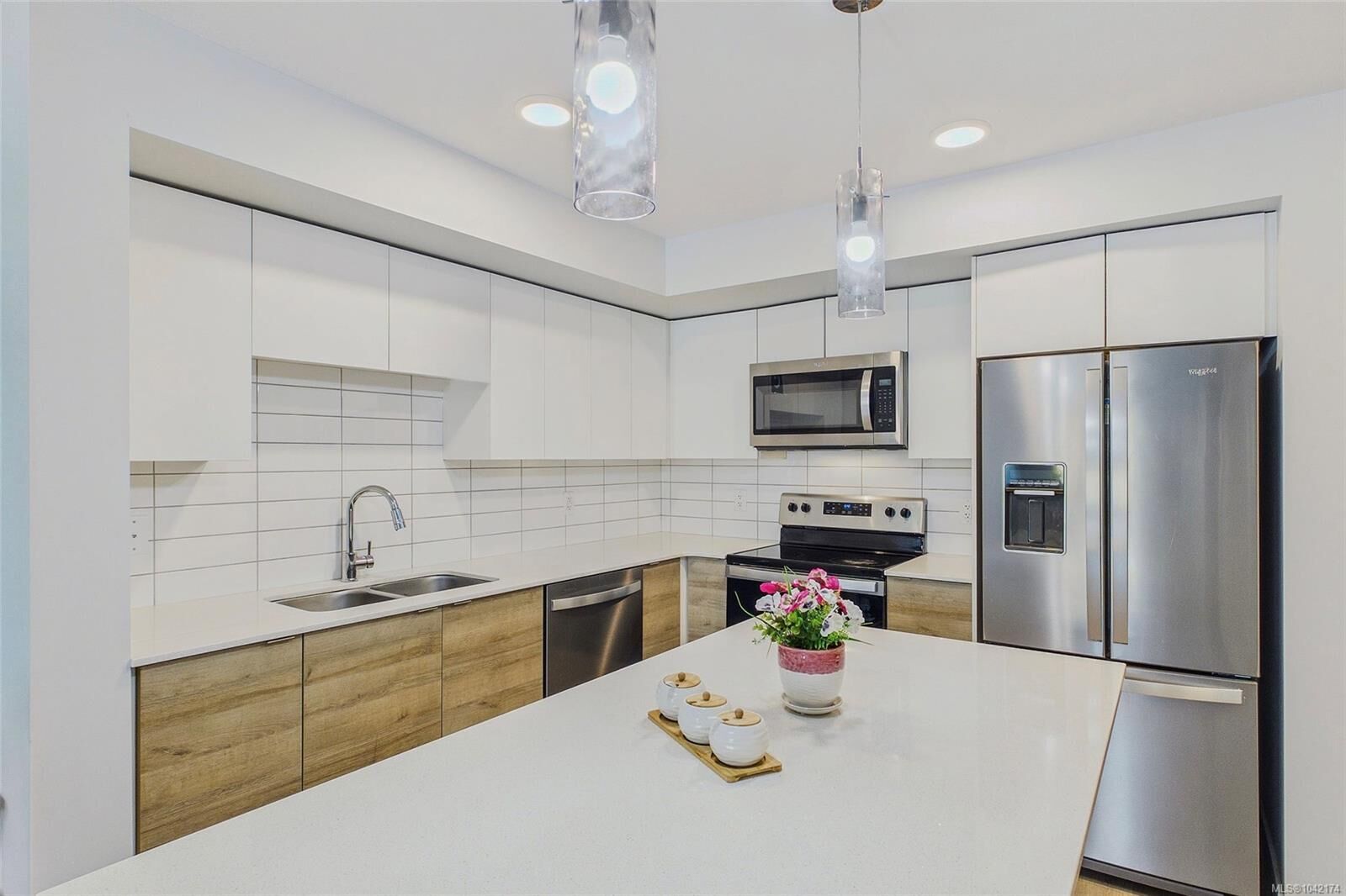 Property Photo:  4820 Cedar Ridge Pl #204  BC V9T 0M7 