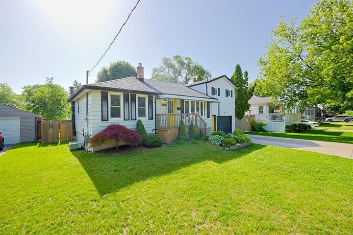 Property Photo: 898 Grandview Avenue ON N7V 3X2