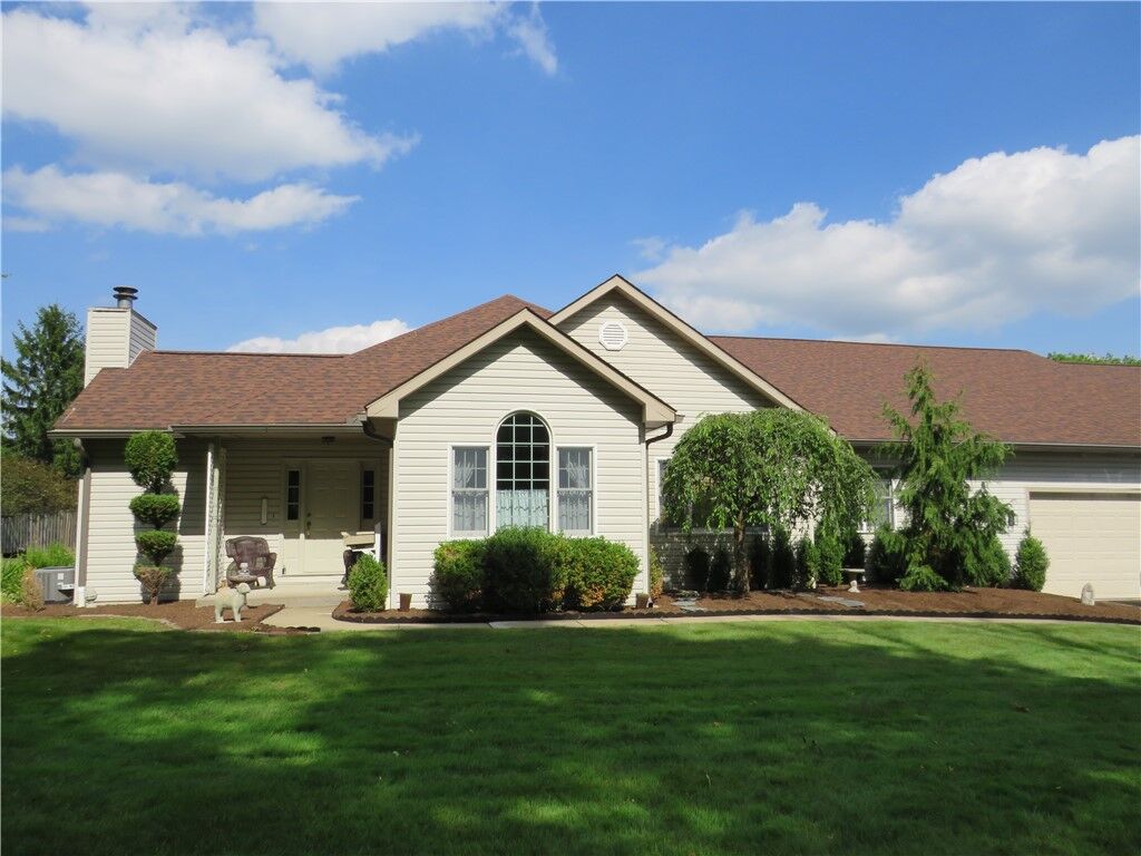Property Photo: 806 Kocher Dr PA 16127