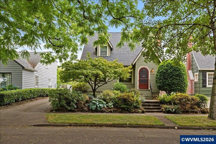 Property Photo:  1820 19th St NE  OR 97301 