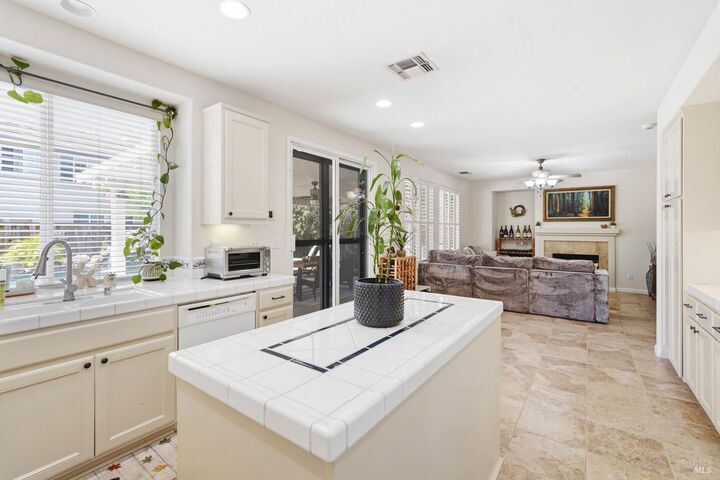Property Photo: 2401 Skyview Circle CA 94534
