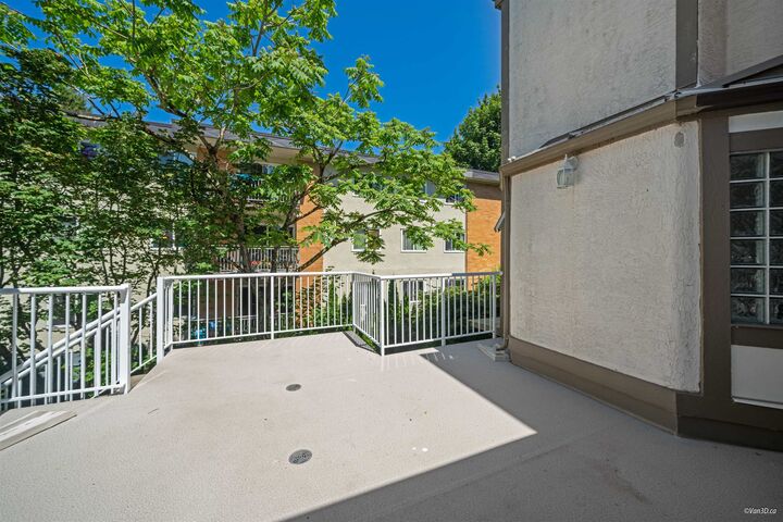 Property Photo: 1552 Everall Street 3 BC V4B 3S8