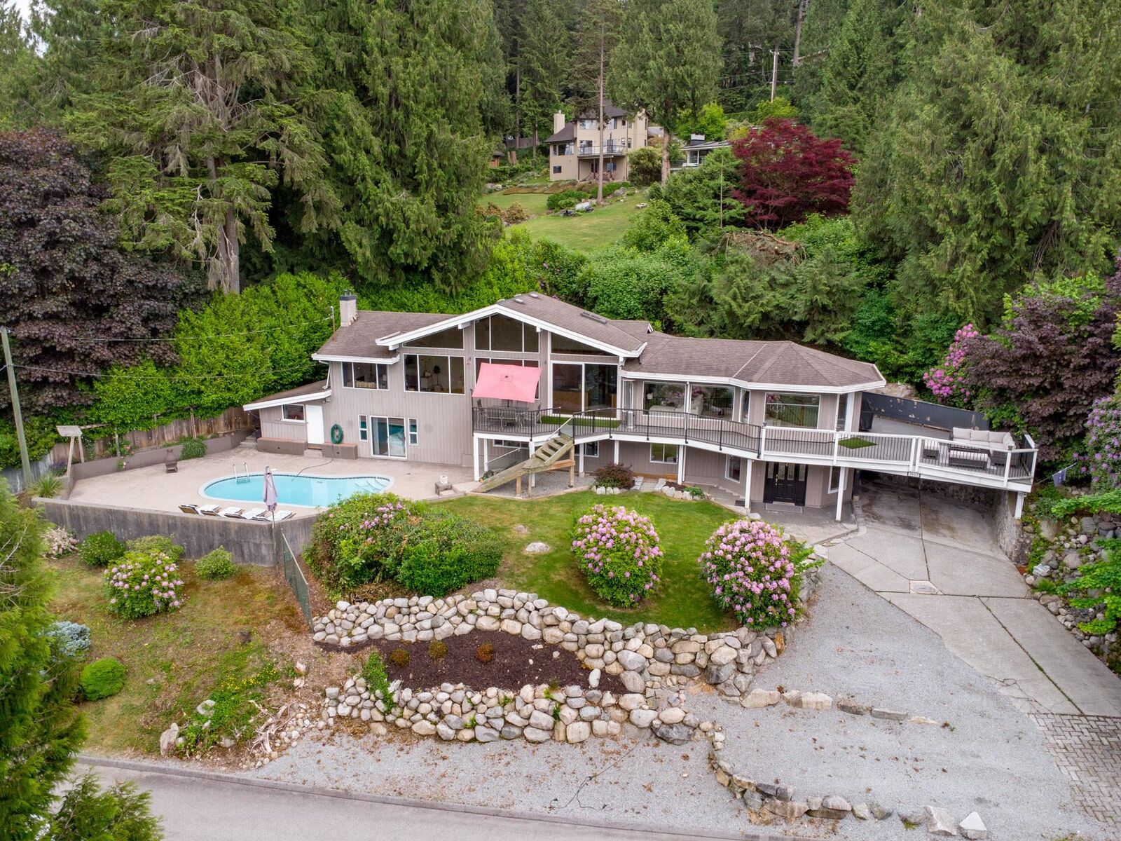 Property Photo: 3612 Kelly Avenue BC V3H 4R4