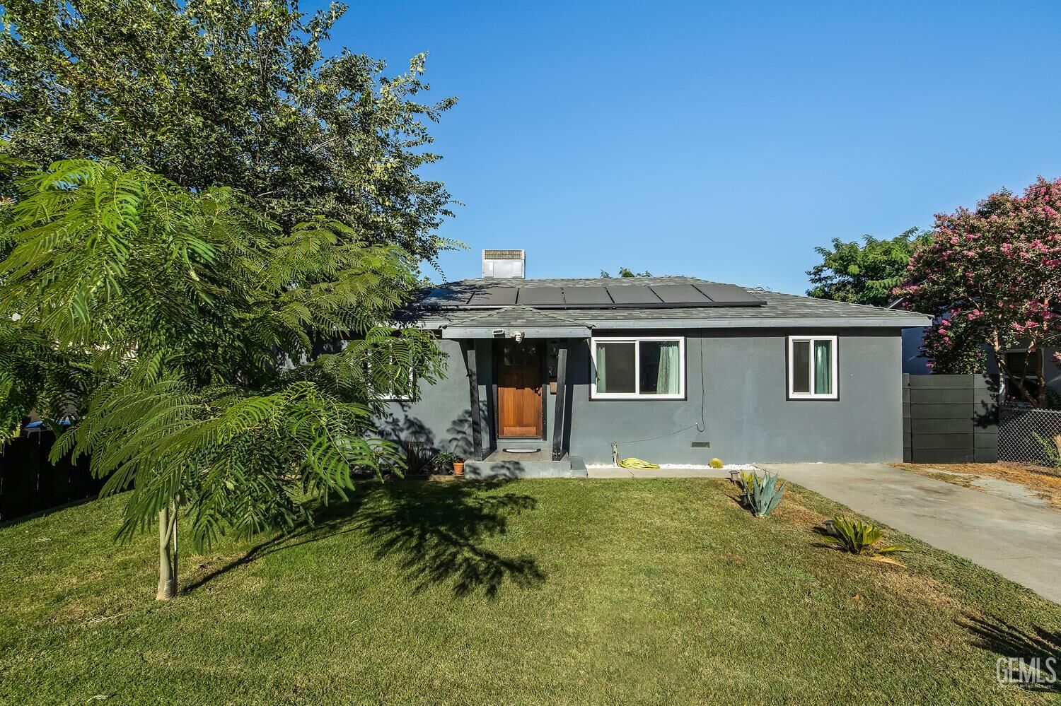 Property Photo: 820 S Bradley Street CA 93292