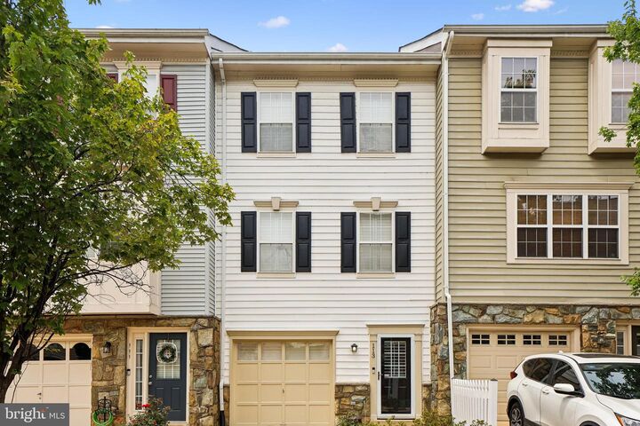 Property Photo: 113 Meadows Lane VA 22304