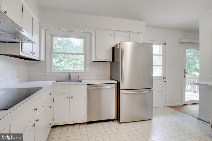 Property Photo:  203 Locust Street SW  VA 22180 