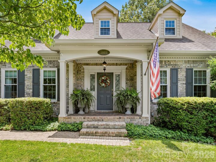 Property Photo:  1005 Windsor Drive  NC 28803 