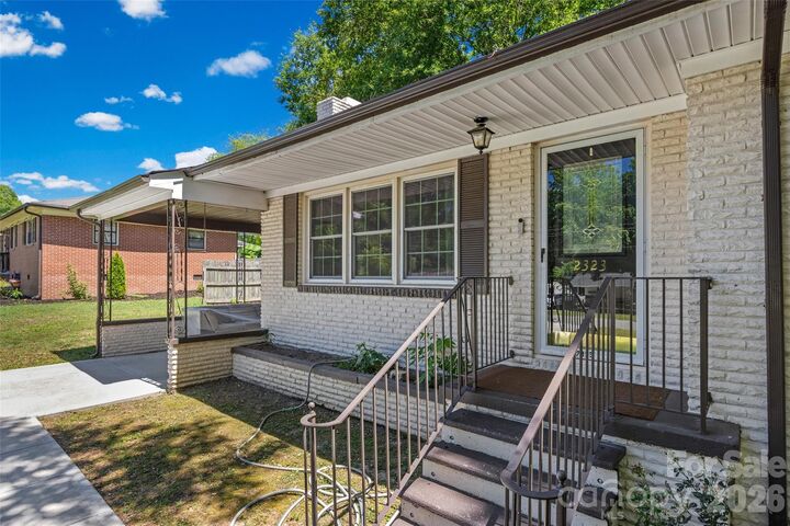 Property Photo: 2323 Hedgewood Circle NC 28052