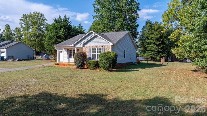 Property Photo: 3844 Bridle Path Drive NC 28168
