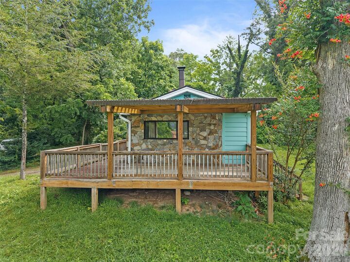 Property Photo: 1705 Willow Road NC 28739