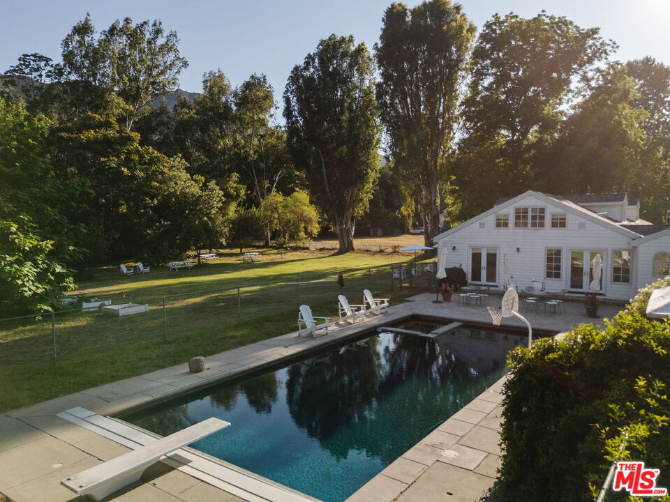 Property Photo: 1520 Bonnell Dr CA 90290