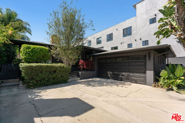 Property Photo:  1903 Preuss Rd  CA 90034 