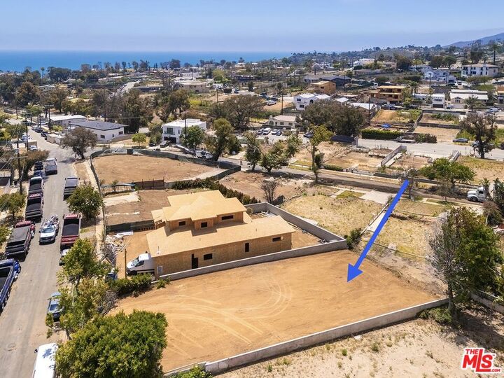 Property Photo:  629 N Las Casas Ave  CA 90272 