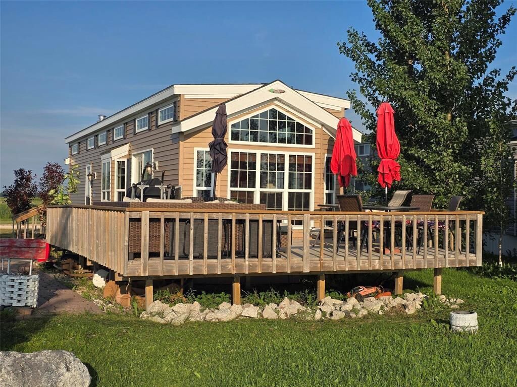 Property Photo: 15 Lake Road MB R0C 2J0