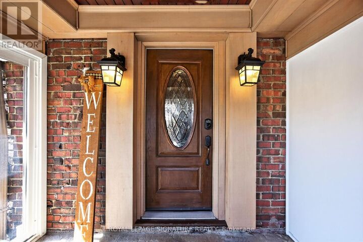 Property Photo:  426 Armadale Avenue  ON M6S 3X8 