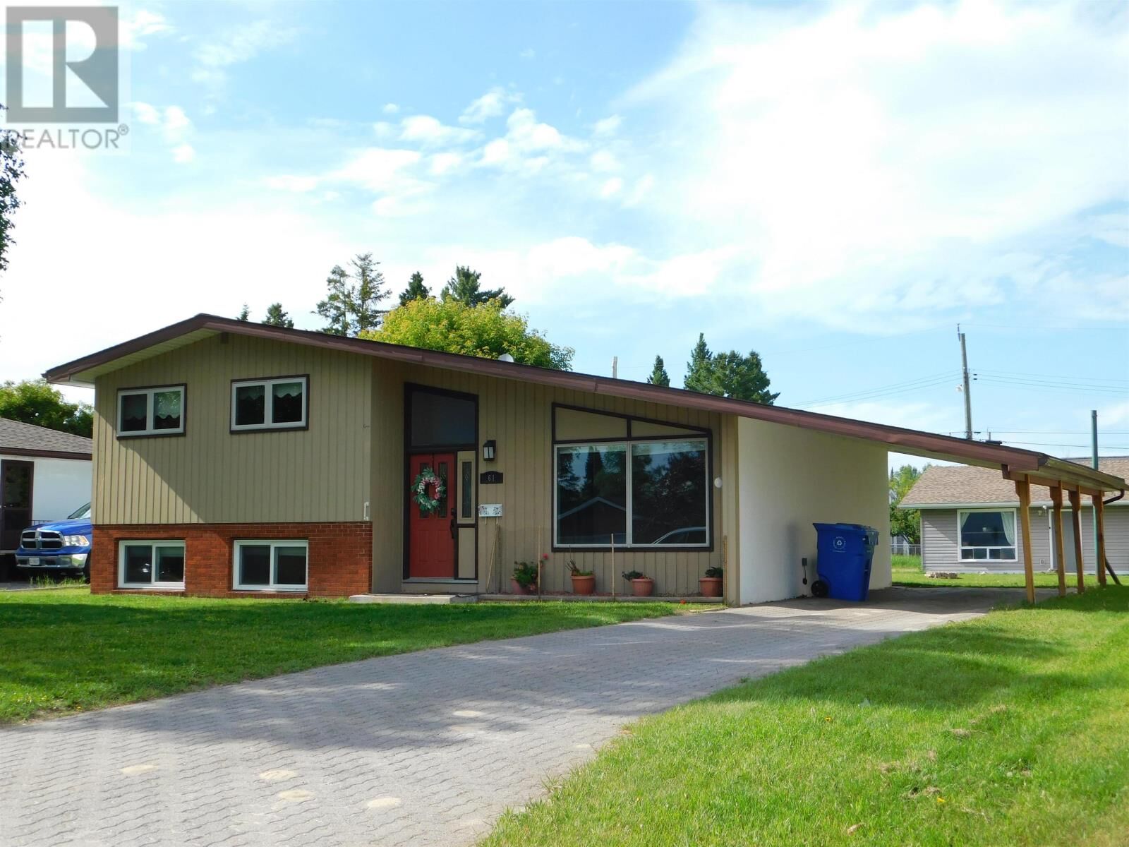 Property Photo:  61 Wood St  ON P8N 1T1 