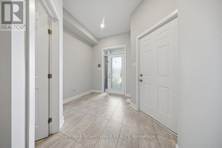 Property Photo:  54 Thunderbolt Street  ON K2S 1E7 
