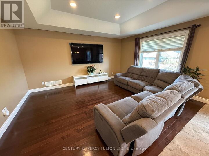Property Photo: 28 Freedom Crescent ON K8V 0C1