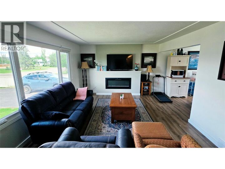 Property Photo: 1405 108 Avenue BC V1G 2T2