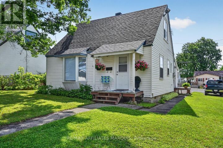 12 Churchill Crescent — photo 1