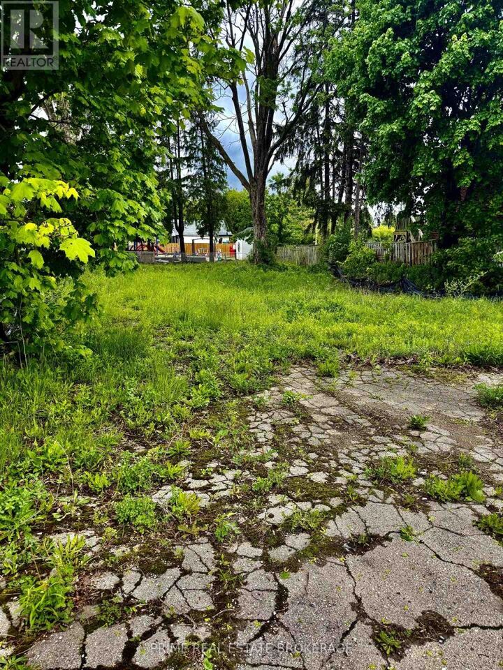 Property Photo:  1849 Dundas Street  ON N5W 3E7 