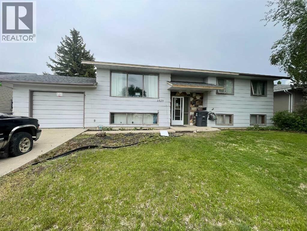 Property Photo: 1020 1 Street West SK S0L 1S0