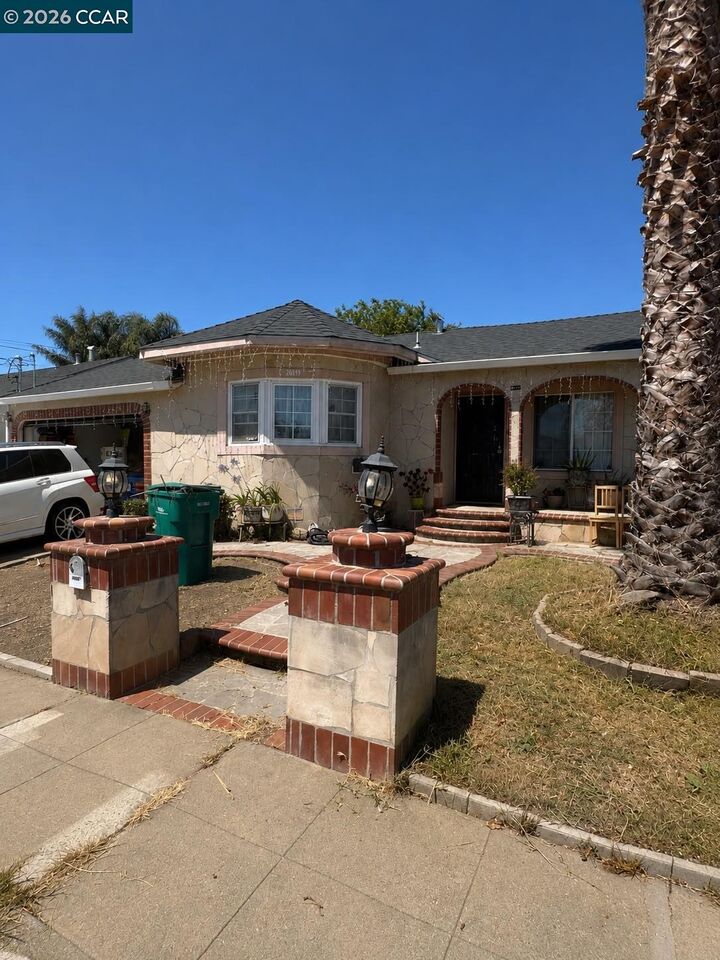Property Photo: 26849 Lakewood Way CA 94544