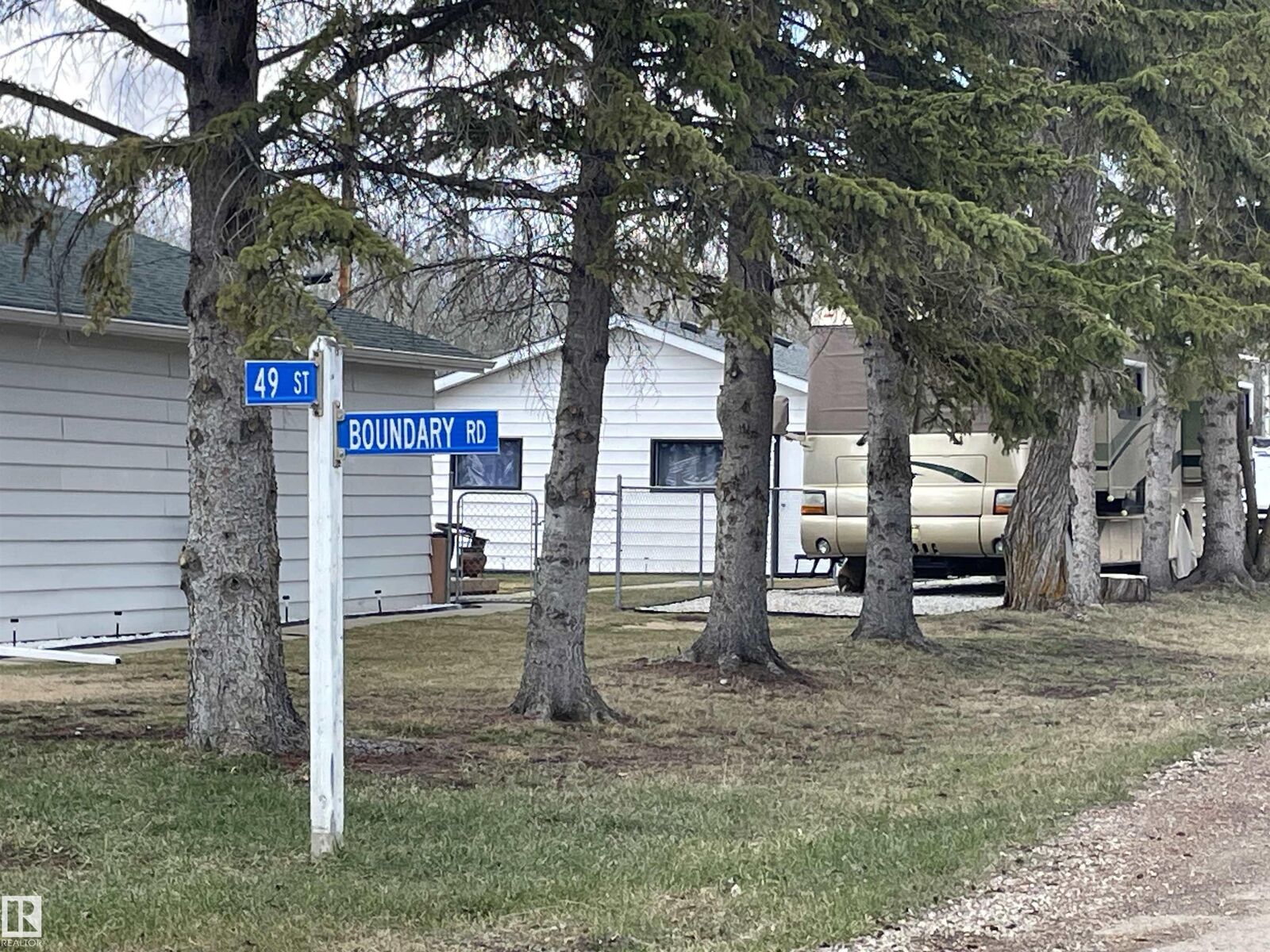Property Photo: 4820 44 Avenue AB T0E 0A0