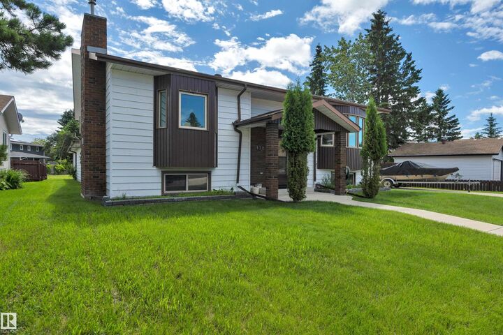 Property Photo:  138 Pine Drive  AB T9A 2V7 