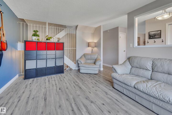 Property Photo:  650 Grandin Drive 2  AB T8R 1K4 