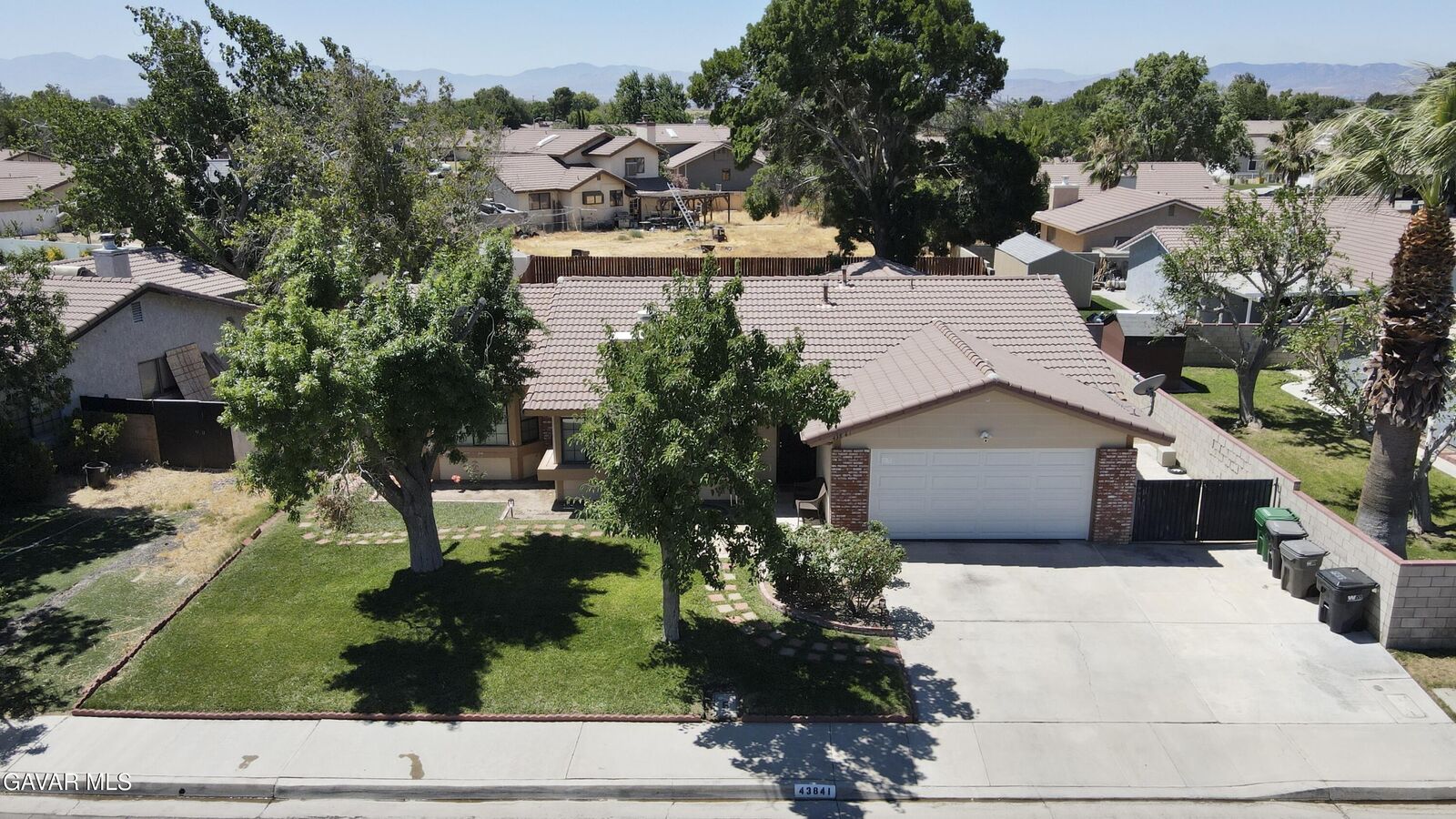 Property Photo: 43841 Santa Rosa Circle CA 93535