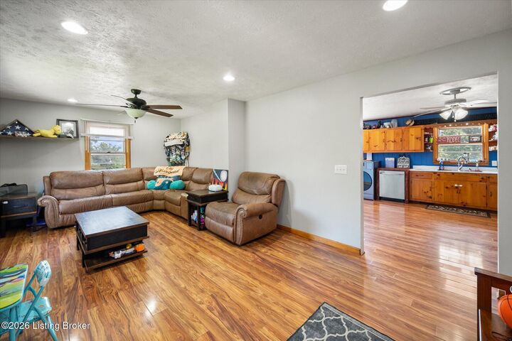 Property Photo: 4061 Mink Run Rd KY 40601