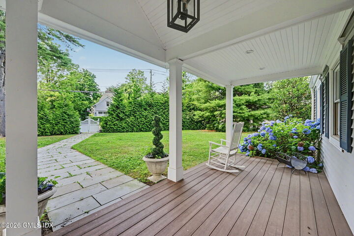 Property Photo:  124 Shore Road  CT 06870 
